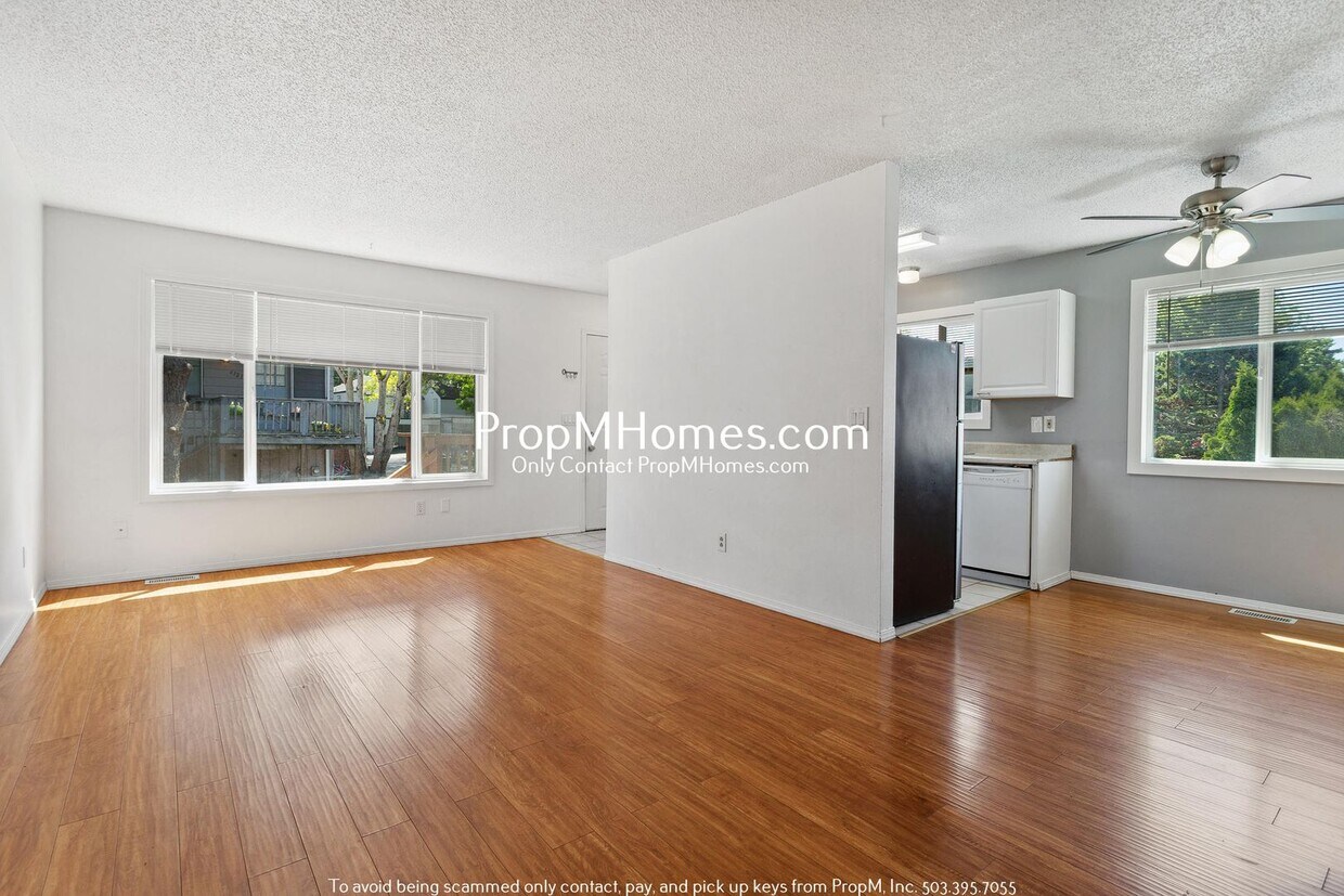 2-Bedroom Unit in Highland – Garage Includ... - Upper Level 2-Bedroom in Highland – Deck, ...