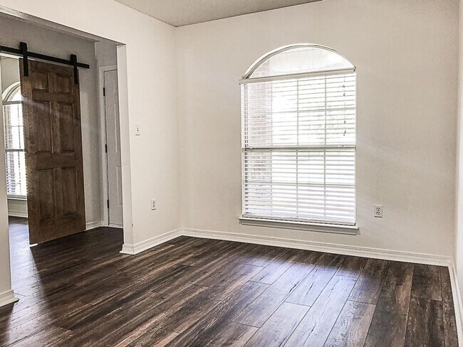 Building Photo - Home in Foxwood Estates