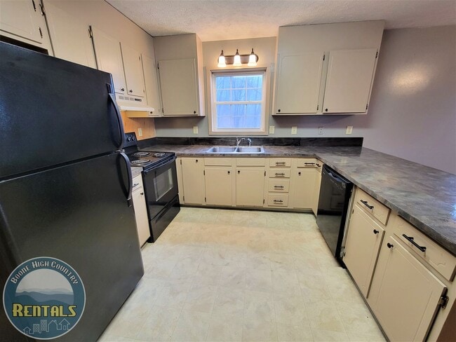 Building Photo - 387 Sugarloaf Rd