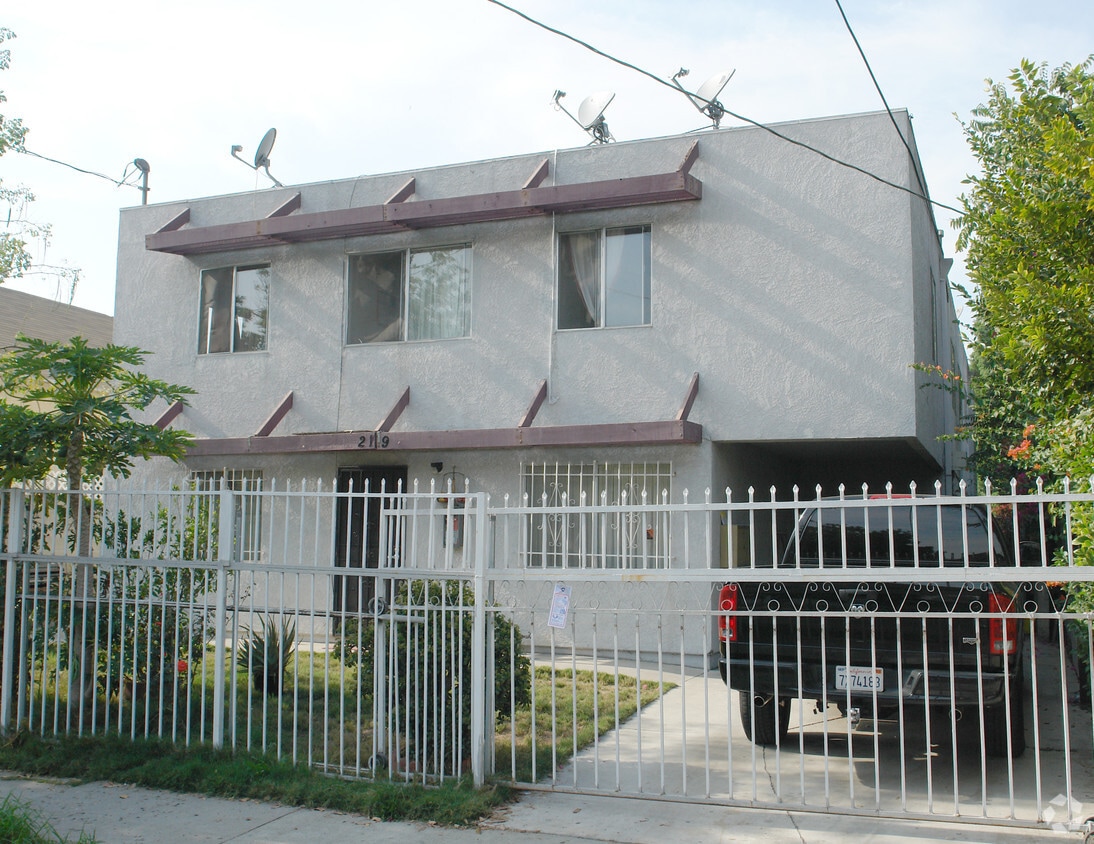 Foto del edificio - 219 N Bonnie Brae St