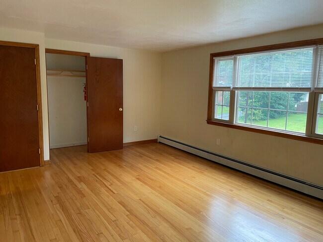 Living room - 18 Dale Ave