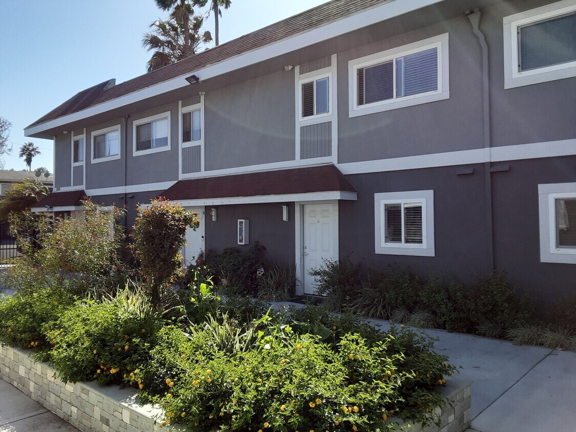 868 Center St Unit 1, Costa Mesa, CA 92627 Apartments in Costa Mesa