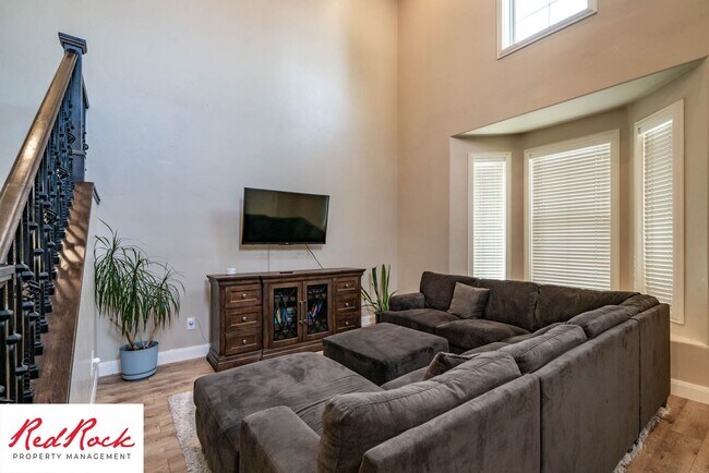 Foto del edificio - Move In Special! $500 Off First Month's Rent! 3 Bedroom, Fully Furnished Home.