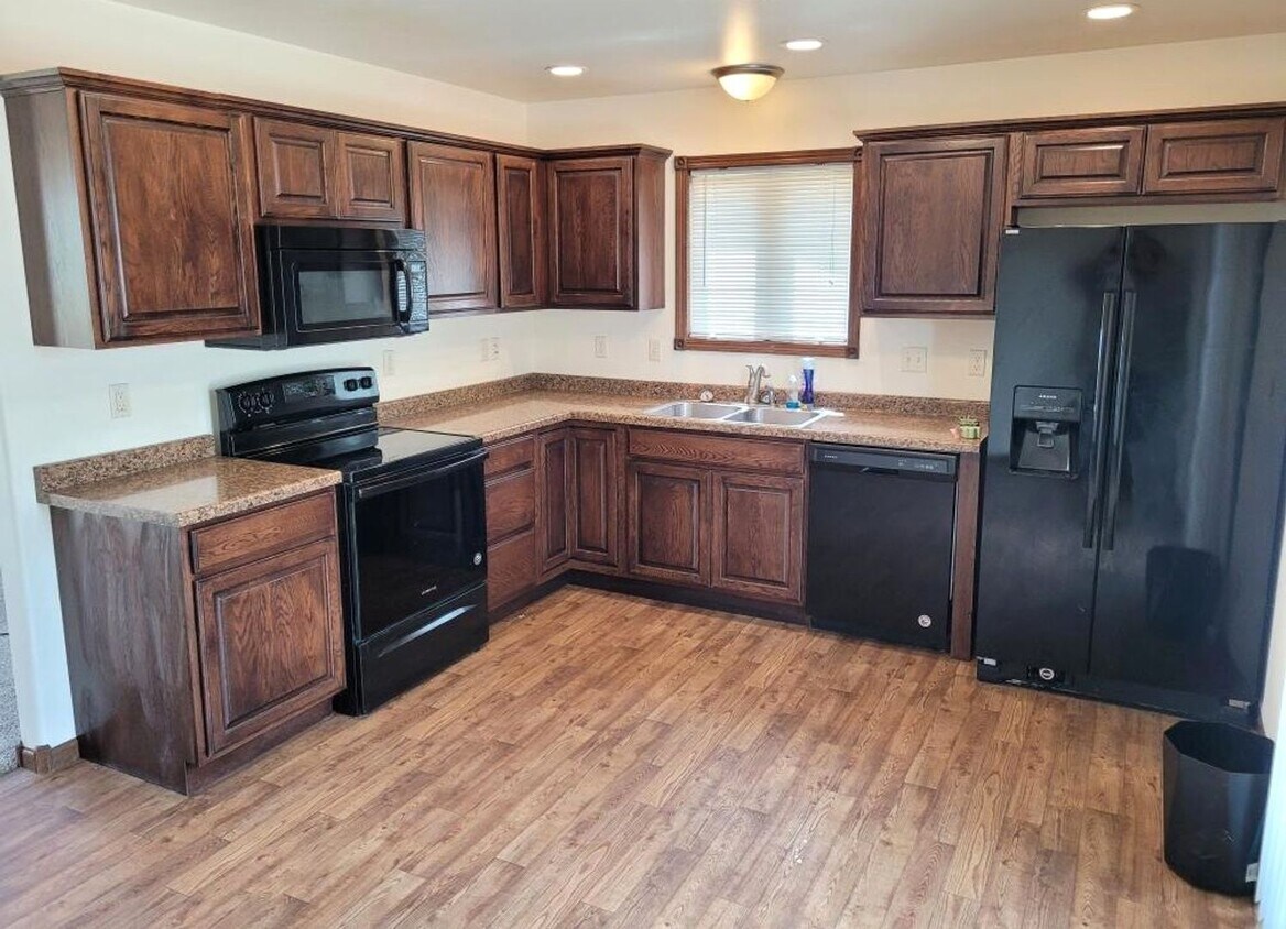Primary Photo - 2 Bedroom 1 Bathroom For Rent In Evansvill...