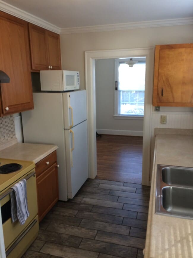 kitchen - 2810 Kilgore Ave