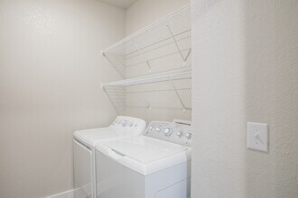 Building Photo - Ariza Research