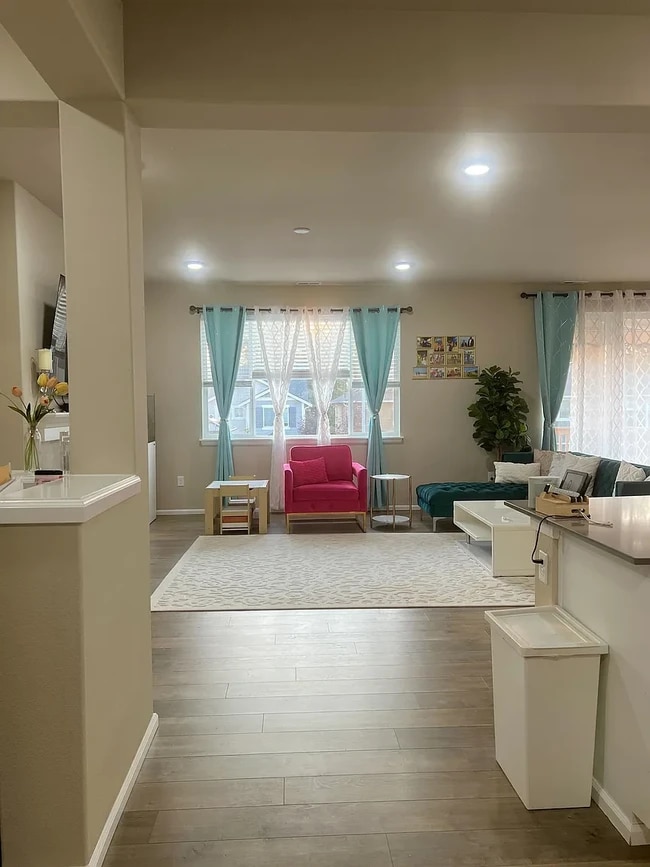 Foto del edificio - 3742 80th Ave NE