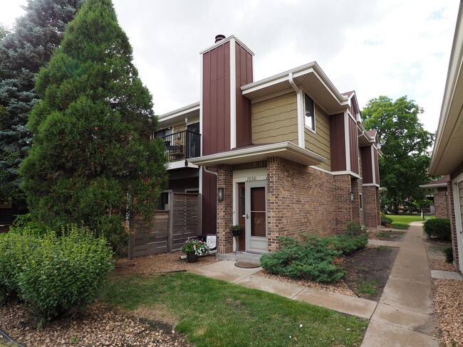 Building Photo - 1030 W 66th St