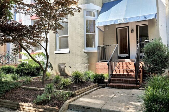 Building Photo - 1625 1/2 W Grace St