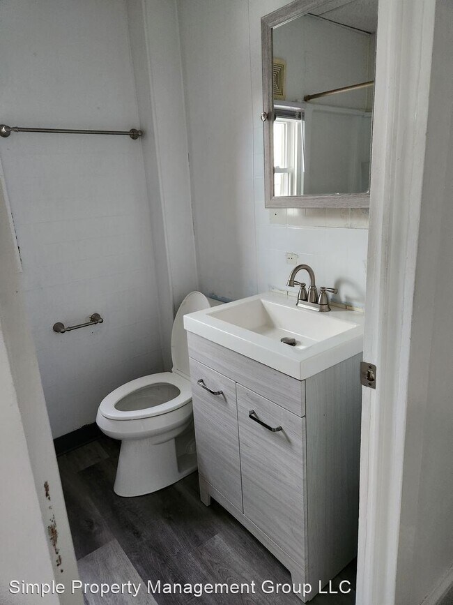 Building Photo - 4 br, 1 bath House - 936 Locust Street