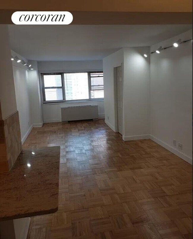 Building Photo - 345 E 56th St