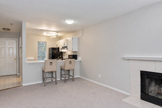 Building Photo - 515 Newport Way NW
