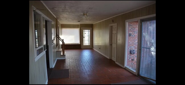 Building Photo - READY TO MOVE?? $500.00 OFF YOUR 1ST FULL ...