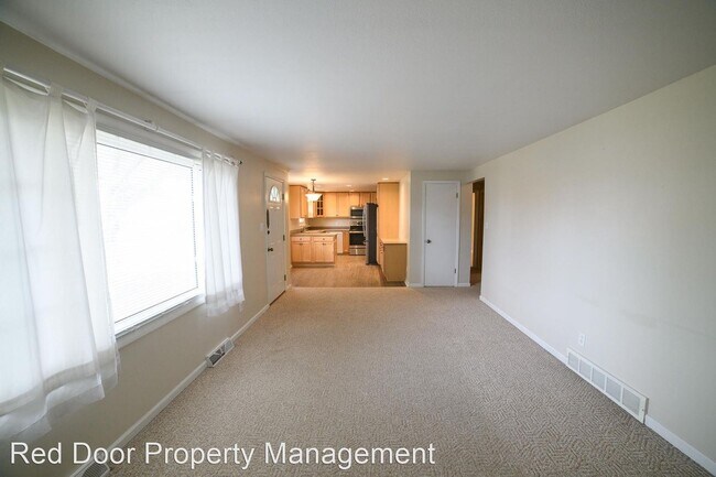 Building Photo - 3 br, 2 bath House - 605 26th Ave NE