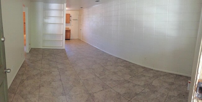 Building Photo - 2984 Myra St