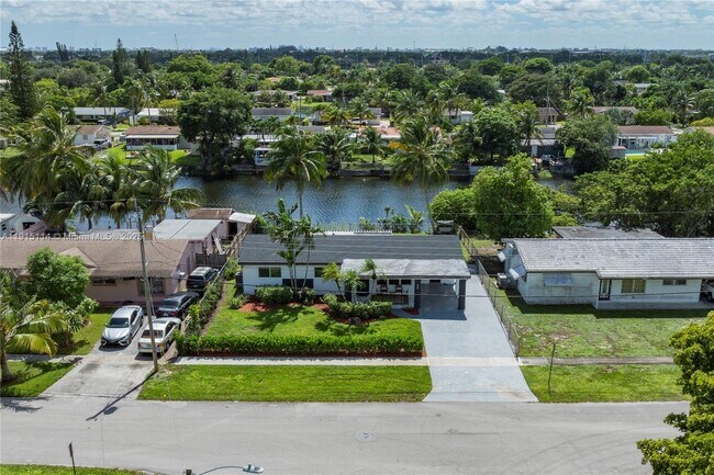 Foto del edificio - 390 NW 40th St