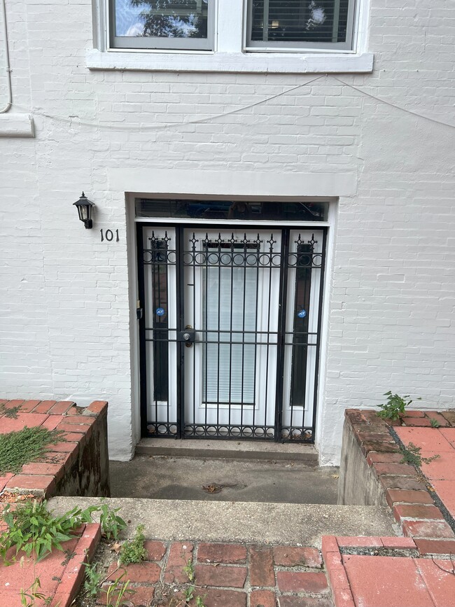 Building Photo - 1700 15th St NW