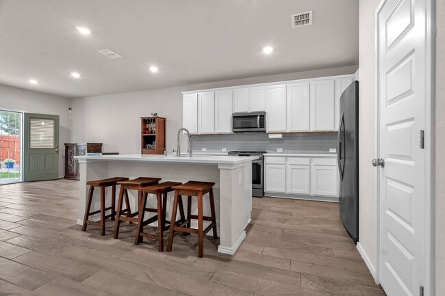 Building Photo - 5051 Segovia Way