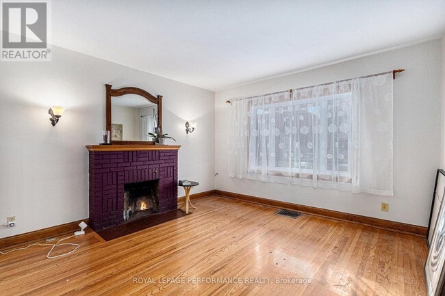 Building Photo - 107 Russell Ave