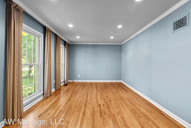 Foto del edificio - 4 br, 2.5 bath House - 5 Leonard Ct