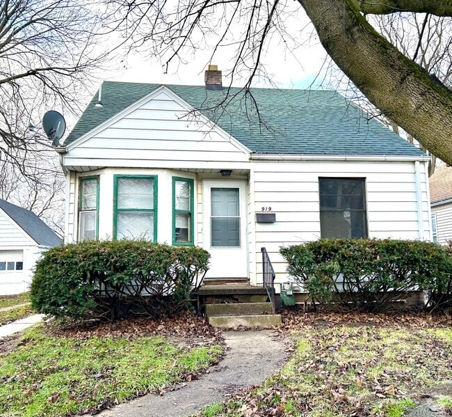 Palma Orchards Apartments for Rent with Parking Toledo, OH 1