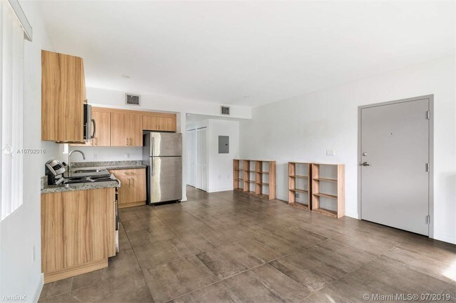 Foto del edificio - 1 br, 1 bath Apartment - 165 NW 39th St # 1A