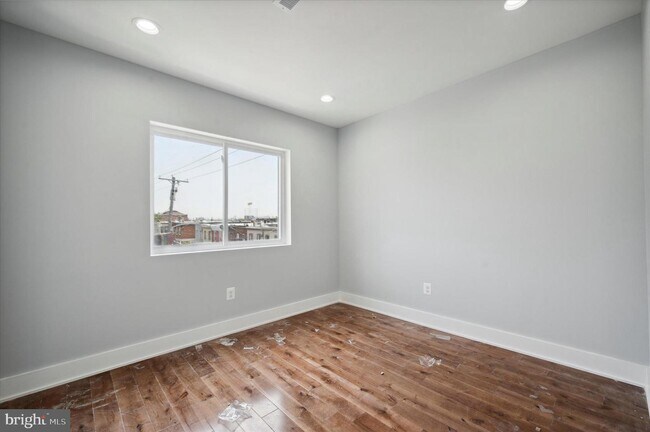 Building Photo - 2657 E Clearfield St