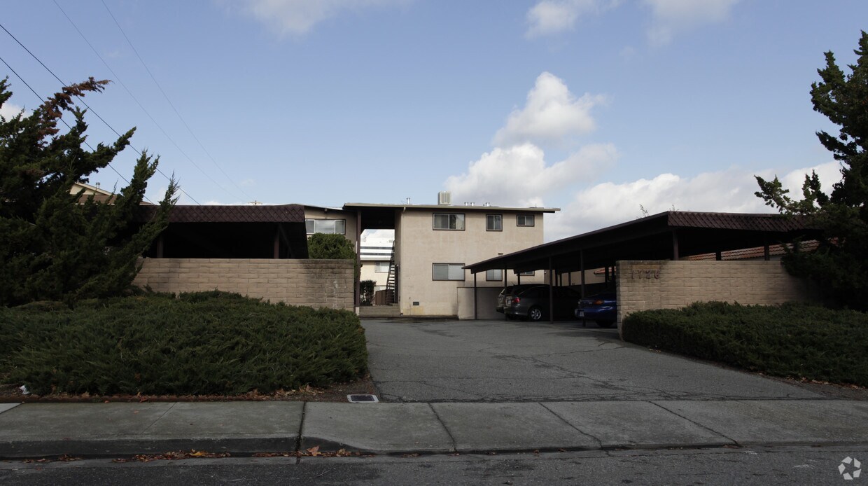 Building Photo - 1726 Lacassie Ave