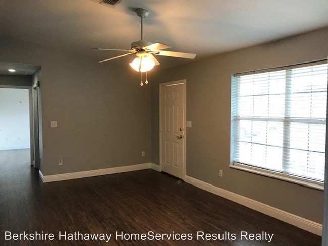 Building Photo - 3823 Springlake Village Ct