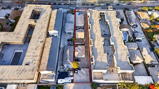 Building Photo - 13717 Yukon Ave