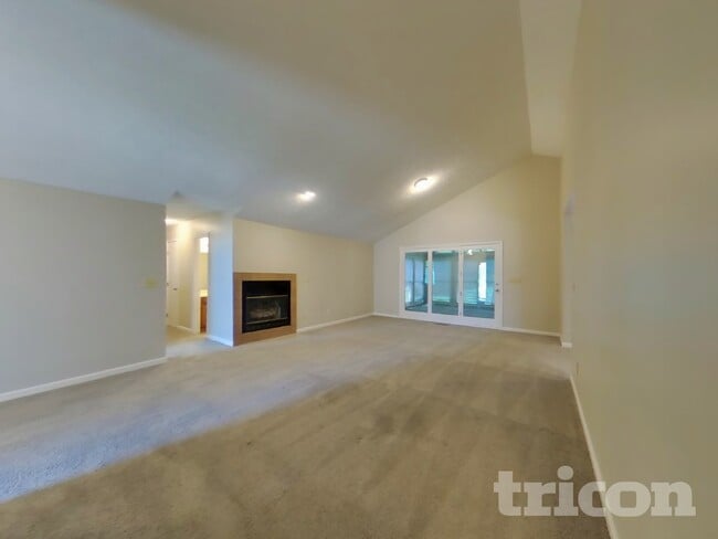 Building Photo - 3014 Silver Fox Dr