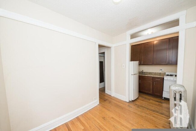 Foto del edificio - 1 bedroom in Chicago IL 60657