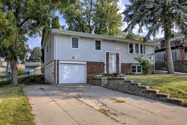 Foto del edificio - Must See Updated Bellevue Home!!