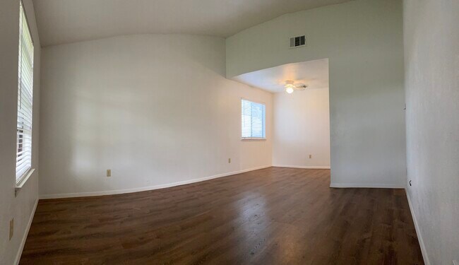 Building Photo - 1430 W Braker Ln