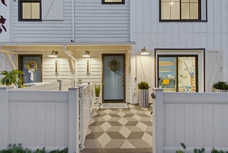 Building Photo - 2528 Delphinium Ln