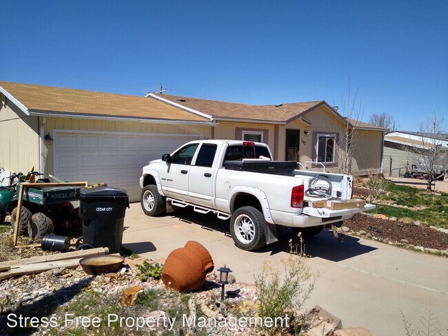 Foto del edificio - 3 br, 2 bath House - 393 N. Skyline Drive