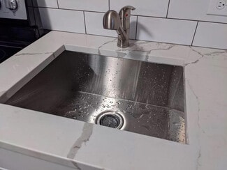 Building Photo - 6427 N Hermitage Ave