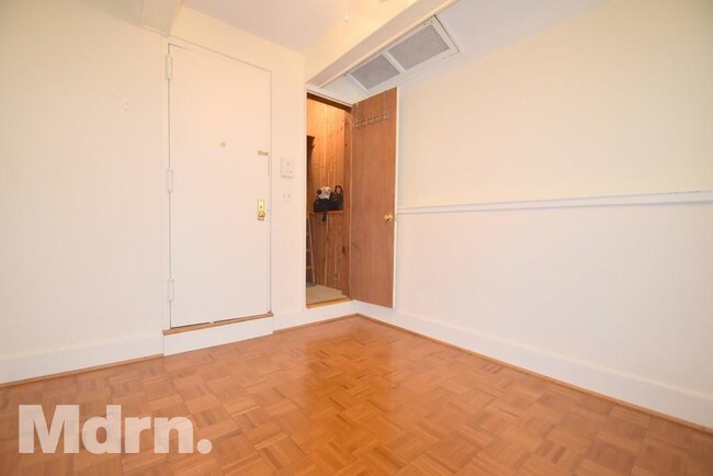 Building Photo - 1 bedroom with private outdoor space