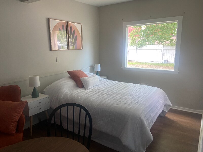 Foto principal - 308 E Cherry Alley