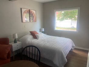 Building Photo - 308 E Cherry Alley