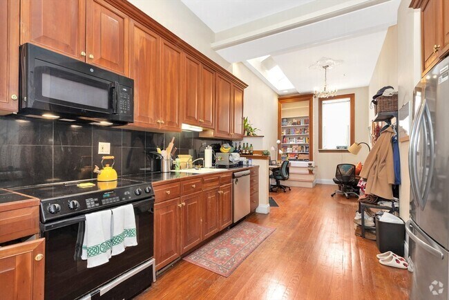 Building Photo - 1027 Tremont St