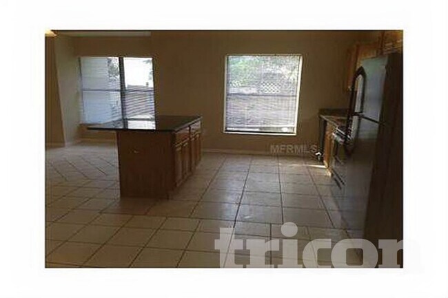 Building Photo - 925 Sandywood Dr