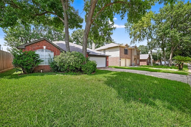 Building Photo - 17162 Summer Hollow Dr