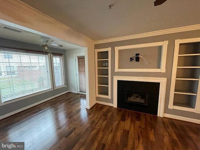 Foto del edificio - 8303 Bluebird Way