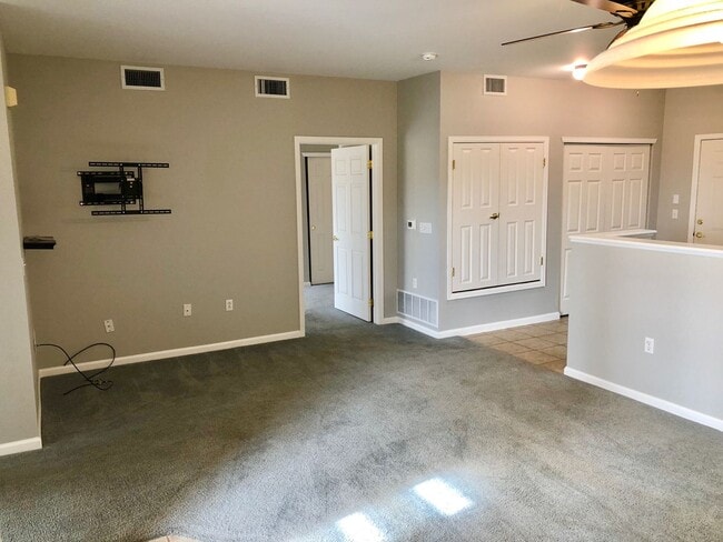 Foto del edificio - Bright & Inviting 1st Floor Condo for Rent!