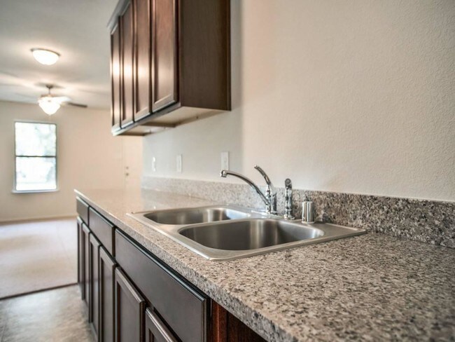 Foto del edificio - 3600 Reese Dr