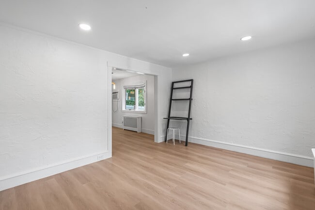 Building Photo - 46 Marino Ave