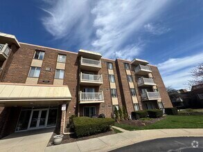 Building Photo - 2423 N Kennicott Dr