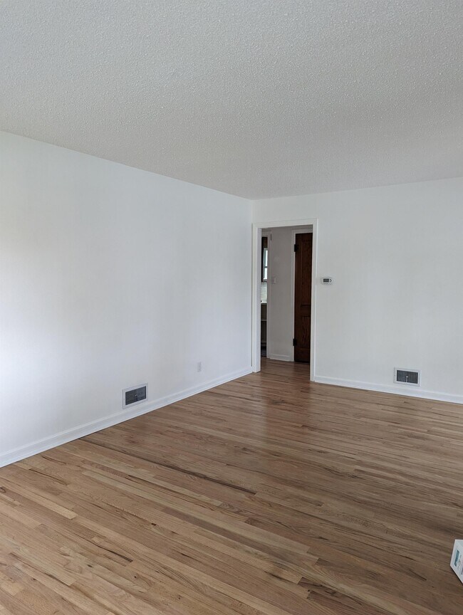 Foto del edificio - 3529 Dunn Ave