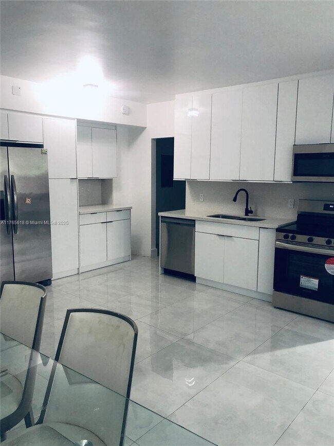 Foto del edificio - 10185 Collins Ave